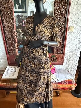 Gold Circle-Print Wrap Midi Dress - Black